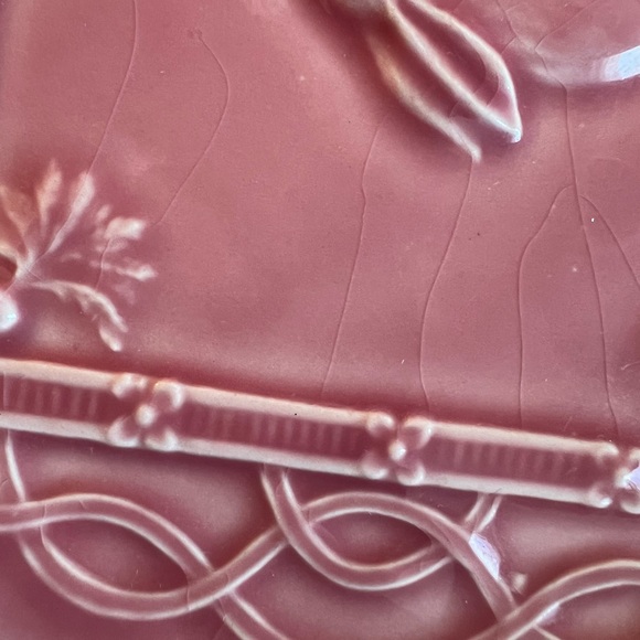 Bordallo Pinheiro Plates
Rare 12 inch plate, 9.5 inch plate, 13 inch platter. - Picture 8 of 8